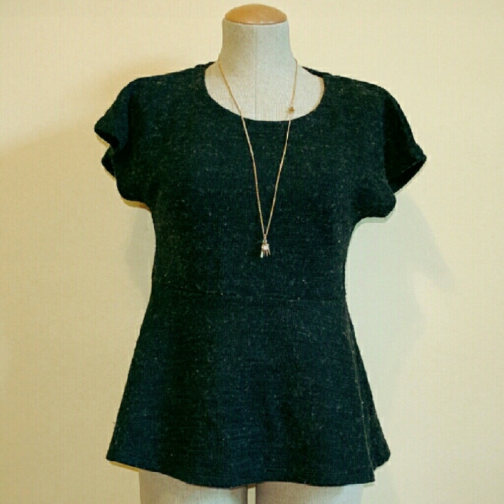 *UNIQLO*  short sleeved peplum sweater